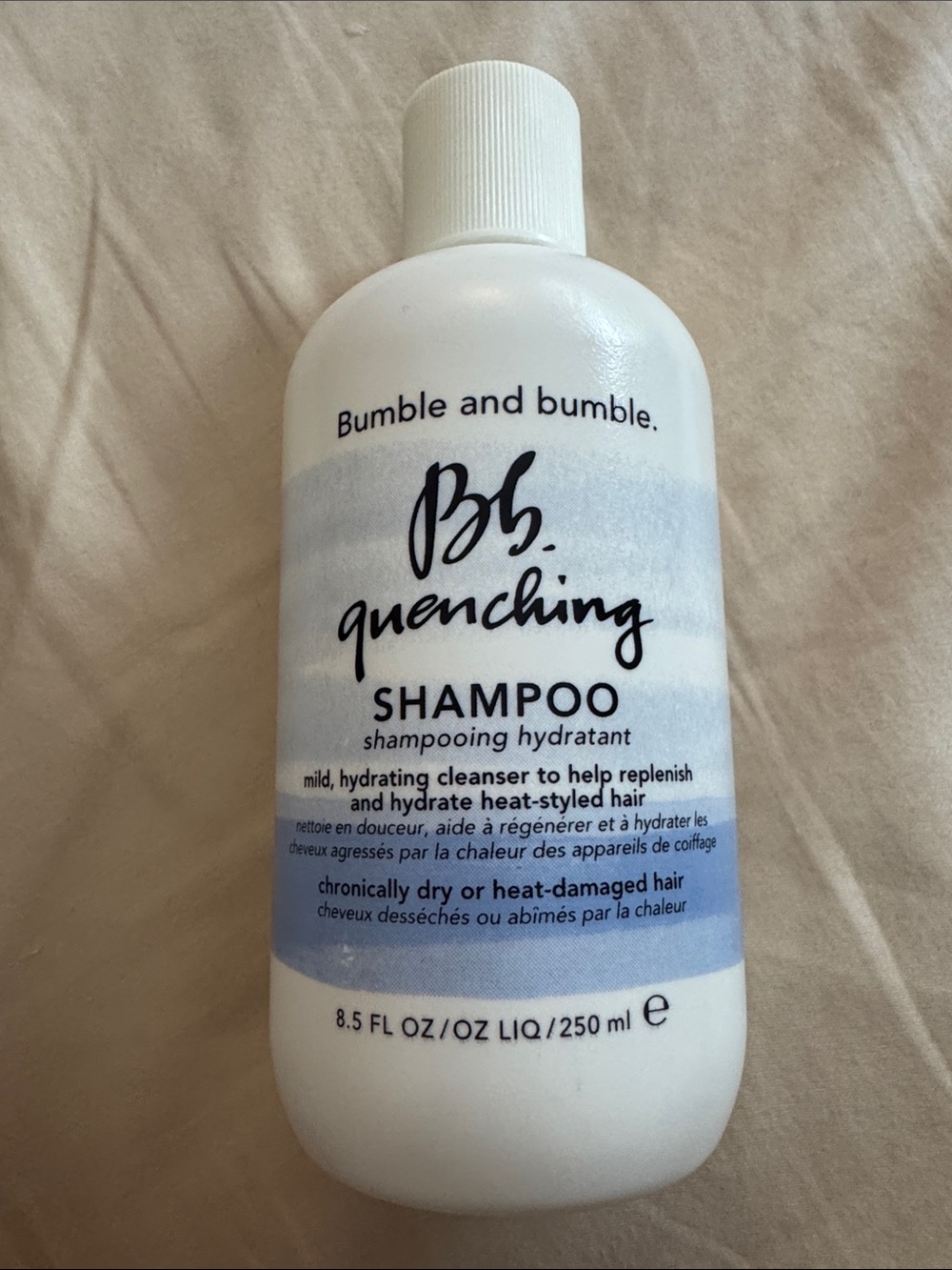 Bumble and bumble Quenching Shampoo - White and Light Blue